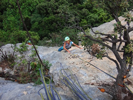 Monte Cimo, Brentino, Val d'Adige, Davide Iotti, Cristina Oldrati, Matteo Rivadossi - Pandemenza alla Pala del Boral del Monte Cimo: Cristina Oldrati sugli ultimi metri di L1