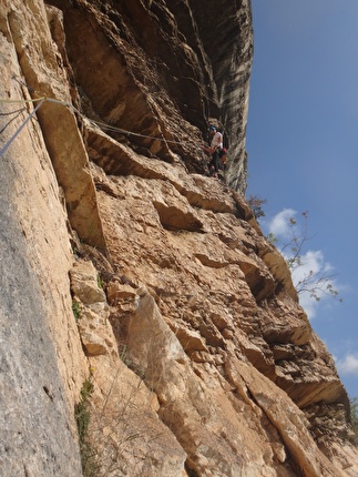 Monte Cimo, Brentino, Val d'Adige, Davide Dallera, Davide Iotti, Cristina Oldrati, Matteo Rivadossi - Sul traverso per arrivare ad S1 di 'Transgemica' alle Pale Basse, Monte Cimo