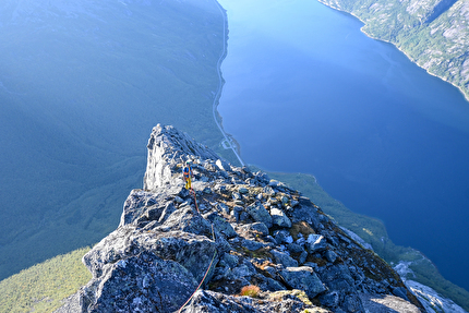 Stetind Norvegia, Dave MacLeod, Calum Muskett - Dave MacLeod apre 'Line Dancing' (800m, E5 6b) sulla parete SO di Stetind in Norvegia, 09/2024