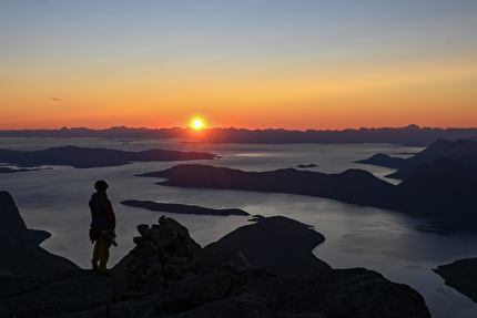 Stetind Norway, Dave MacLeod, Calum Muskett - Dave MacLeod making the first ascent of 'Line Dancing' (800m, E5 6b) on the SW Face of Stetind in Norway, 09/2024