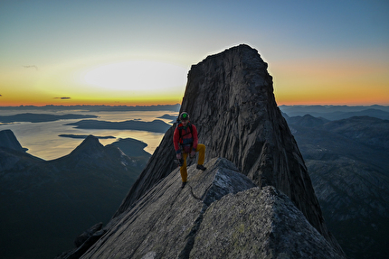 Stetind Norway, Dave MacLeod, Calum Muskett - Dave MacLeod making the first ascent of 'Line Dancing' (800m, E5 6b) on the SW Face of Stetind in Norway, 09/2024