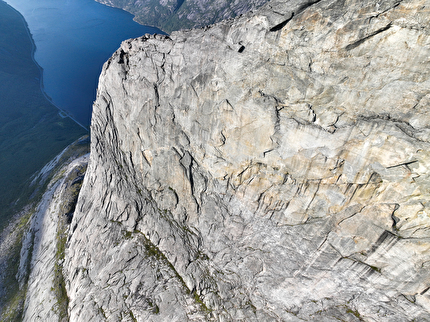 Stetind Norway, Dave MacLeod, Calum Muskett - The first ascent of 'Line Dancing' (800m, E5 6b) on the SW Face of Stetind in Norway (Dave MacLeod, Calum Muskett 09/2024)