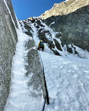 Aiguille du Toula, Monte Bianco, Niccolò Bruni, Federica Furia - L'apertura di 'C'est trop facile' all'Aiguille du Toula nel massiccio del Monte Bianco (Niccolò Bruni, Federica Furia 01/11/2024)