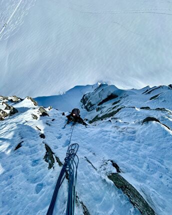 Aiguille du Toula, Monte Bianco, Niccolò Bruni, Federica Furia - L'apertura di 'C'est trop facile' all'Aiguille du Toula nel massiccio del Monte Bianco (Niccolò Bruni, Federica Furia 01/11/2024)