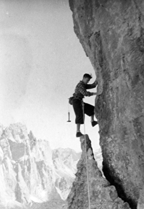 Guglielmo Delvecchio - Guglielmo Delvecchio sullo Spigolo Andrich, Torre Venezia, Civetta, Dolomiti, 16/07/1950