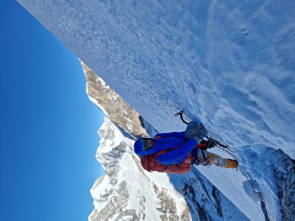 Phurbi Chyachu, Nepal, Rosa Morotti, Tito Arosio - Sui pendii di neve a metà via dei Giapponesi al Phurbi Chyachu, Nepal, salita in stile alpino (Rosa Morotti, Tito Arosio 26-31/10/2024)