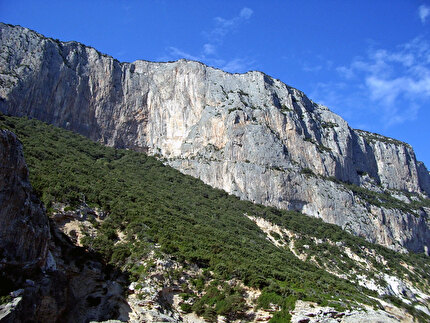 Sardegna, Oronnoro, Parete di Esuili, Matteo Giglio, Alessandra Gianatti - Vista generale della Parete di Esuili (Oronnoro) in Sardegna