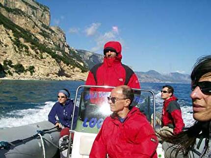 Dalla Valle dell'Orco alla Sardegna, Matteo Giglio, Anna Torretta - Accesso in gommone a Orronnoro, in Sardegna