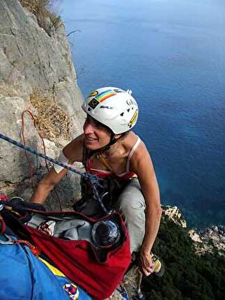 Dalla Valle dell'Orco alla Sardegna, Matteo Giglio, Anna Torretta - Anna Torretta durante l'apertura della via Issalada 'e purpos a Orronnoro, in Sardegna