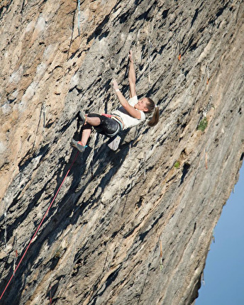 Jessica Pilz - Jessica Pilz climbing Papichulo (9a+) at Oliana in Spain