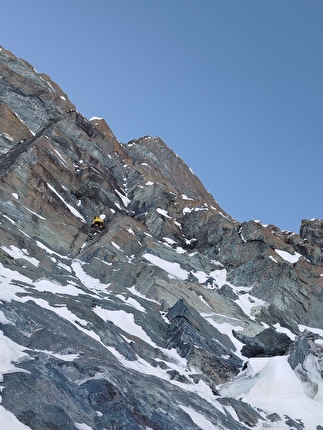 Roccia Nera, Carlo Filippi, Giovanni Ravizza - Roccia Nera: sul secondo tiro della combinazione Frachey-Cetti Serbelloni 1952/La forza dei Padri 2024 (Carlo Filippi, Giovanni Ravizza 11/2024)