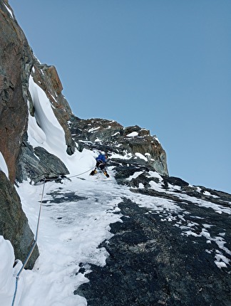 Roccia Nera, Carlo Filippi, Giovanni Ravizza - Roccia Nera: sul sesto tiro della combinazione Frachey-Cetti Serbelloni 1952/La forza dei Padri 2024 (Carlo Filippi, Giovanni Ravizza 11/2024)