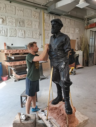 San Martino di Castrozza, Dolomiti - Le varie fasi della lavorazione delle statue di Michele Bettega e Bortolo Zagonel