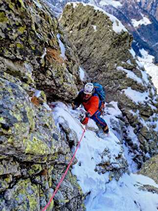 Ponteranica, Val Gerola, Orobie Valtellinesi, Emanuele Barabesi, Cristian Candiotto - L'apertura di 'Er gallo' sull'avancorpo della cima di Ponteranica Occidentale in Val Gerola (Emanuele Barabesi, Cristian Candiotto 23/11/2024)