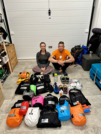 Selvaggio Blu Sardegna kayak & climb, Giulia Gabani, Francesco Sauro - Preparativi dei materiali per il Selvaggio Blu kayak & climb (Giulia Gabani, Francesco Sauro 10/2024)