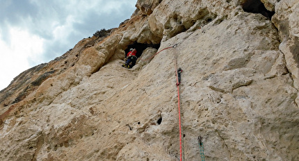 Selvaggio Blu Sardegna kayak & arrampicata, Giulia Gabani, Francesco Sauro - Francesco Sauro su 'Zanahoria' alla parete di Biddiriscottai in Sardegna durante il Selvaggio Blu kayak & arrampicata con Giulia Gabani, 10/2024