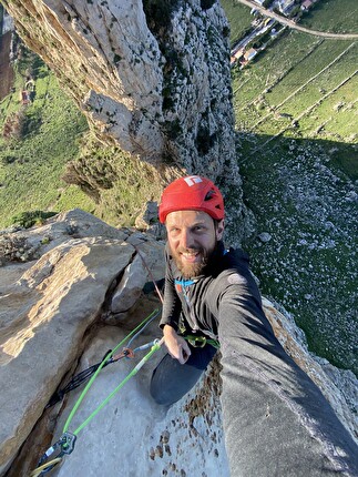 Monte Monaco, Sicily, Paweł Zieliński - Paweł Zieliński establishing the last pitch of 'Forza di Polacco' on Monte Monaco, Sicily (11/2024)