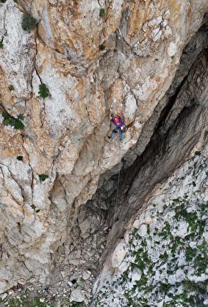 Monte Monaco, Sicily, Paweł Zieliński - Paweł Zieliński on pitch 1 of his 'Forza di Polacco' on Monte Monaco, Sicily (11/2024)