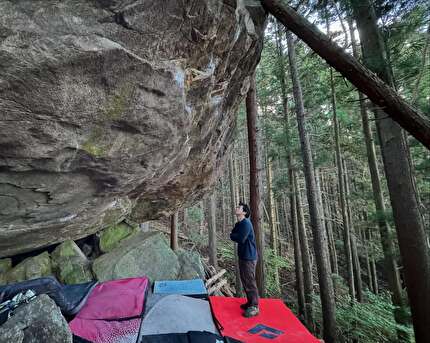 Dai Koyamada - Dai Koyamada below 'Kaikien' (8C) a Mt. Kasagi in Japan, 11/2024