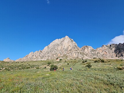 Tunisia, Halg Itwiln Djebel Zaghouan, Markus Aufderklam, Luca Giupponi, Rolando Larcher, Francesco Mich - 'Quarantaine' al Halg Itwil (Djebel Zaghouan, Tunisia): avvicinamento