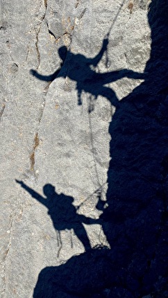 Muntejela de Senes, Dolomiti, Simon Kehrer, Marta Willeit - L'apertura di 'Lastun de Mareo' al Muntejela de Senes, Dolomiti (Simon Kehrer, Marta Willeit 04/11/2024)