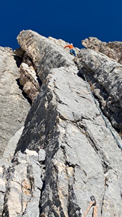 Muntejela de Senes, Dolomiti, Simon Kehrer, Marta Willeit - L'apertura di 'Lastun de Mareo' al Muntejela de Senes, Dolomiti (Simon Kehrer, Marta Willeit 04/11/2024)