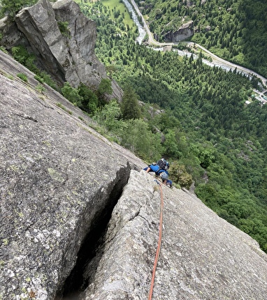 Placca di Arcanzo, Val Masino, Andrea Baldi, Christian Bongiolatti, Sandro Todesco - Quarto tiro di 'Il giudizio di Gesù Cristian' alla Placca di Arcanzo in Val Masino (Andrea Baldi, Christian Bongiolatti, Sandro Todesco 06/2024)