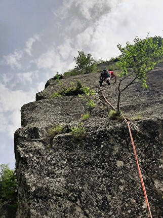 Placca di Arcanzo, Val Masino, Andrea Baldi, Christian Bongiolatti, Sandro Todesco - Quinto tiro di 'Il giudizio di Gesù Cristian' alla Placca di Arcanzo in Val Masino (Andrea Baldi, Christian Bongiolatti, Sandro Todesco 06/2024)