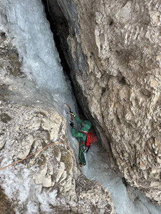 Vallunga, Dolomiti, Francesco Favilli, Daniel Ladurner, Mathieu Maynadier - L'apertura di 'Birthday Crack' in Vallunga, Dolomiti (Francesco Favilli, Daniel Ladurner, Mathieu Maynadier 05/01/2024)