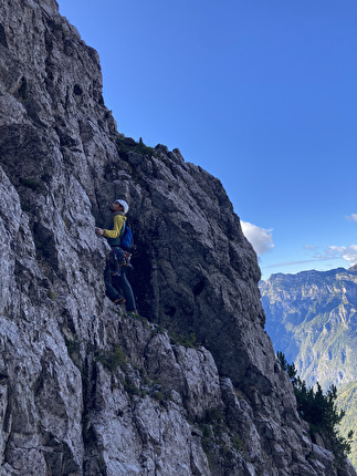 Torre dei Feruch, Dolomiti Bellunesi, Davide Cassol, Gabriele Walicki - Sulla parte bassa di 'I sogni di Brunner' alla Torre dei Feruch, Dolomiti Bellunesi (Davide Cassol, Gabriele Walicki 29/09/2024) 