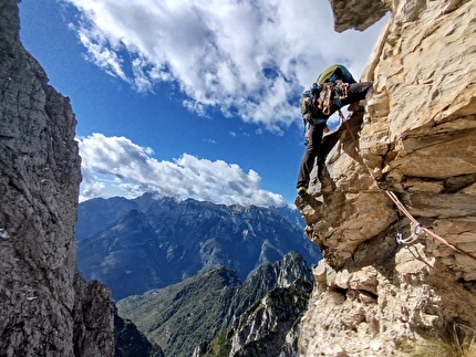 Torre dei Feruch, Dolomiti Bellunesi, Davide Cassol, Gabriele Walicki - Sul 11° tiro di 'I sogni di Brunner' alla Torre dei Feruch, Dolomiti Bellunesi (Davide Cassol, Gabriele Walicki 29/09/2024) 