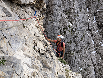 Torre dei Feruch, Dolomiti Bellunesi, Davide Cassol, Gabriele Walicki - Sul 11° tiro di 'I sogni di Brunner' alla Torre dei Feruch, Dolomiti Bellunesi (Davide Cassol, Gabriele Walicki 29/09/2024) 