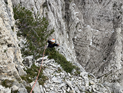 Torre dei Feruch, Dolomiti Bellunesi, Davide Cassol, Gabriele Walicki - Sul 13° tiro di 'I sogni di Brunner' alla Torre dei Feruch, Dolomiti Bellunesi (Davide Cassol, Gabriele Walicki 29/09/2024) 