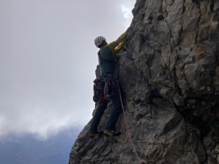 Torre dei Feruch, Dolomiti Bellunesi, Davide Cassol, Gabriele Walicki - Sul 14° tiro di 'I sogni di Brunner' alla Torre dei Feruch, Dolomiti Bellunesi (Davide Cassol, Gabriele Walicki 29/09/2024)