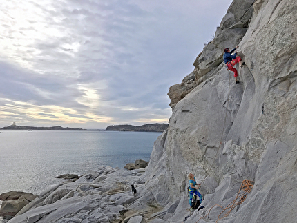 Sardegna arrampicata - Paolo Contini in arrampicata a Piazzetta Sottovento, Villasimius, Sardegna