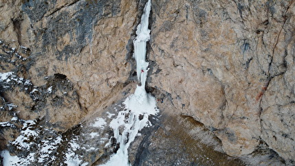 Yosemite Icefall, Vallunga, Dolomiti - Emanuele Andreozzi su 'Yosemite Icefall', Vallunga, Dolomiti