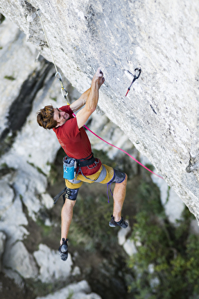 Sébastien Bouin - Seb Bouin makes first ascent of 'Wolf Kingdom' (9b+) at Pic Saint Loup