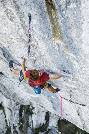 Sébastien Bouin - Seb Bouin libera 'Wolf Kingdom' (9b+) a Pic Saint Loup in Francia