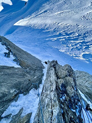 Aiguille de Toule, Mont Blanc, Niccolò Bruni, Federica Furia - The first ascent of 'Cadeau de Noël' on Aiguille du Toula, Mont Blanc (Niccolò Bruni, Federica Furia 25/12/2024)