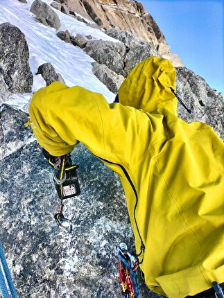 Aiguille de Toule, Mont Blanc, Niccolò Bruni, Federica Furia - The first ascent of 'Cadeau de Noël' on Aiguille du Toula, Mont Blanc (Niccolò Bruni, Federica Furia 25/12/2024)