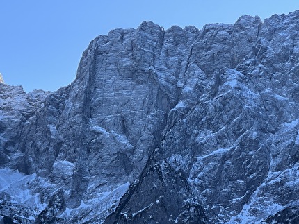 Renato Casarotto e la storica prima invernale del Diedro Cozzolino sul Piccolo Mangart di Coritenza