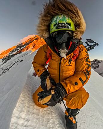 Jost Kobusch climbs to 7537m on Everest West Ridge winter solo attempt