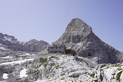 Il Rifugio Dodici Apostoli nelle Dolomiti di Brenta cerca un nuovo gestore