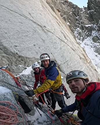 Petit Dru, Drus, Monte Bianco, Philippe Bruley, Amaury Fouillade, Baptiste Obino - L'apertura di 'Petit Pont' sulla Ovest del Petit Dru (Philippe Bruley, Amaury Fouillade, Baptiste Obino 26/12/2024 - 01/01/2025)