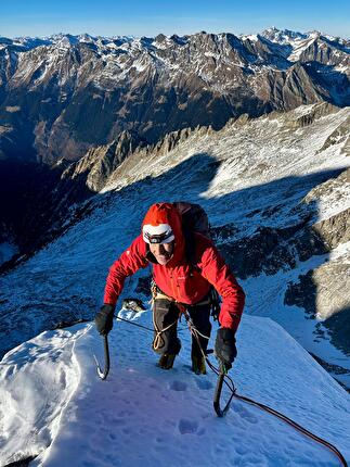 Sciora Dafora, Sciora di Fuori, Roger Schäli, Peter von Känel - Making the first ascent of 'Methadone' on the NNE face of Sciora Dafora in Switzerland (Roger Schäli, Peter von Känel 31/12/2024)