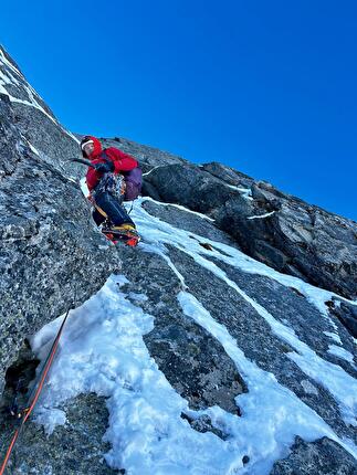 Sciora Dafora, Sciora di Fuori, Roger Schäli, Peter von Känel - Making the first ascent of 'Methadone' on the NNE face of Sciora Dafora in Switzerland (Roger Schäli, Peter von Känel 31/12/2024)