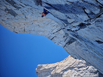  Aguja Val Biois, Patagonia, Alessandro Baù, Matteo Della Bordella, Mirco Grasso - The first ascent of '¿Quién sigue?' on the east face of Aguja Val Biois, Fitz Roy massif, Patagonia (Alessandro Baù, Matteo Della Bordella, Mirco Grasso 9-10/01/2025)