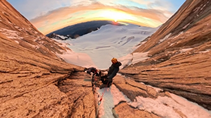 Aguja Val Biois, Patagonia, Alessandro Baù, Matteo Della Bordella, Mirco Grasso - L'apertura della via '¿Quién sigue?' sulla parete est di Aguja Val Biois, massiccio del Fitz Roy, Patagonia (Alessandro Baù, Matteo Della Bordella, Mirco Grasso 9-10/01/2025)