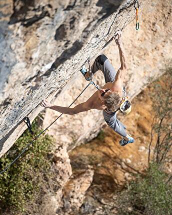 Alex Megos frees 'Tuareg Blanco' (9b/+) at Margalef