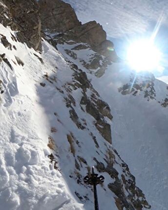 Paul Bonhomme, Tête d’Eslucis, Ecrins - Paul Bonhomme making the first ski descent of ‘De l’autre coté du ciel’ down the North Face of Tête d’Eslucis (2764m) in the Écrins massif in France (16/01/2025)